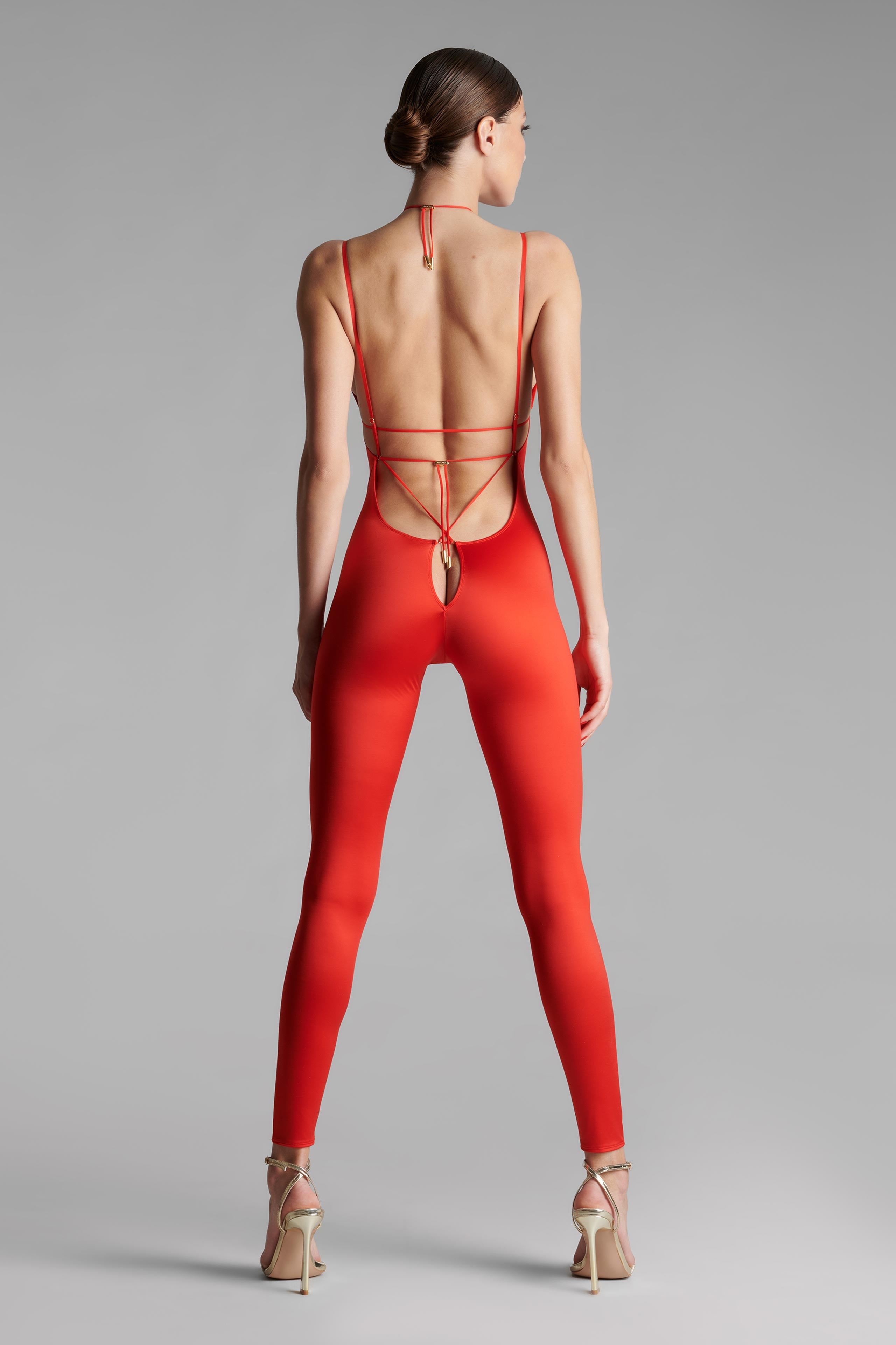Träger-Jumpsuit mit offenem Rücken – French Kiss