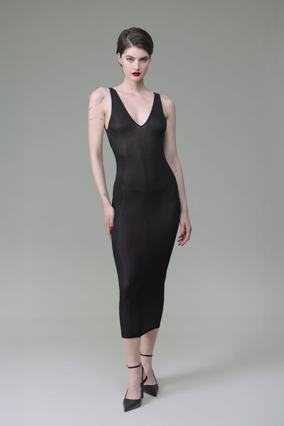 Naked Back Dress - La Femme Amazone